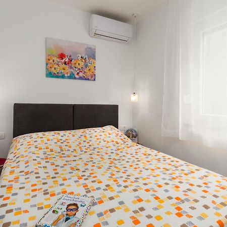 Sylvia Center Apartment Пула Экстерьер фото