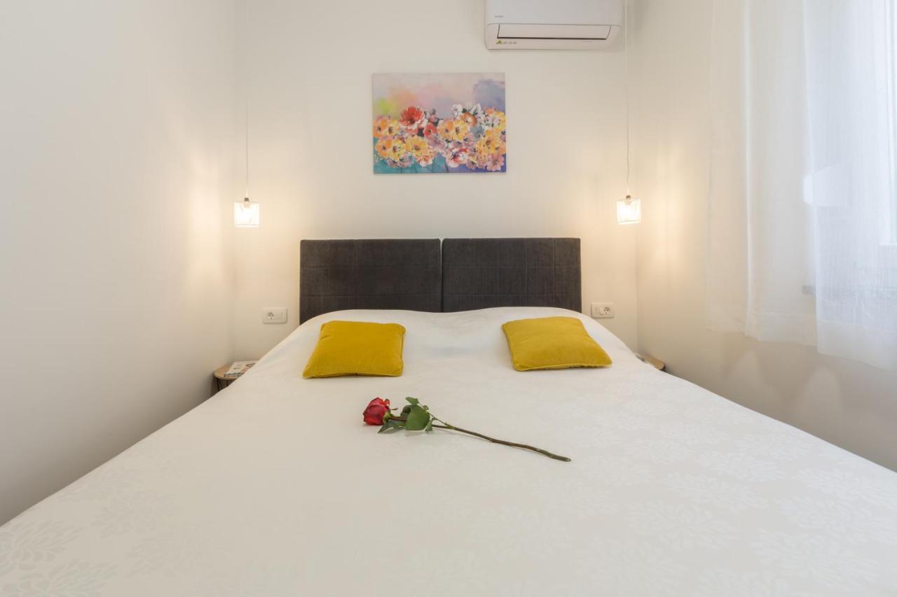 Sylvia Center Apartment Пула Экстерьер фото